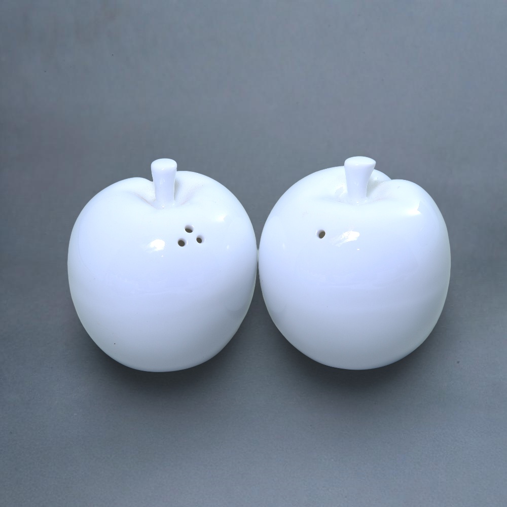 Porcelain tomato salt and pepper shakers for restaurant tables